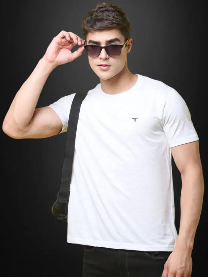 Reliable Cotton Blend Solid Round Neck Tshirt For Men